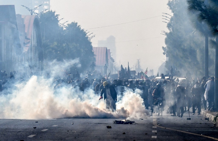 ސަޕޯޓަރުން މުޒާހަރާ ވަރުގަދަކުރަން އިމްރާން ގޮވާލައިފި