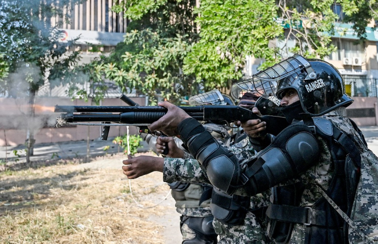 އިމްރާންގެ 1،000 ސަޕޯޓަރަކު ހައްޔަރުކޮށްފި