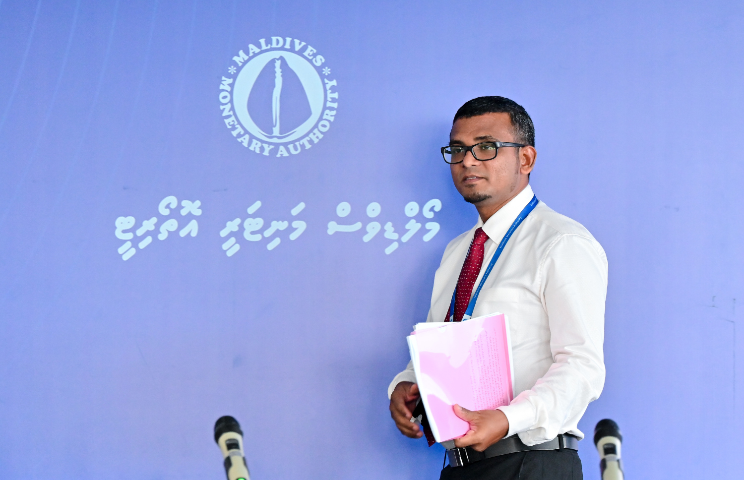 އެމްއެމްއޭގެ ގަވަރުނަރު މުނައްވަރު ނޫސްވެރިންނާ ބައްދަލުކުރައްވަން މިއަދު ވަޑައިގަންނަވަނީ.---ފޮޓޯ: ނިޝާން އަލީ| މިހާރު