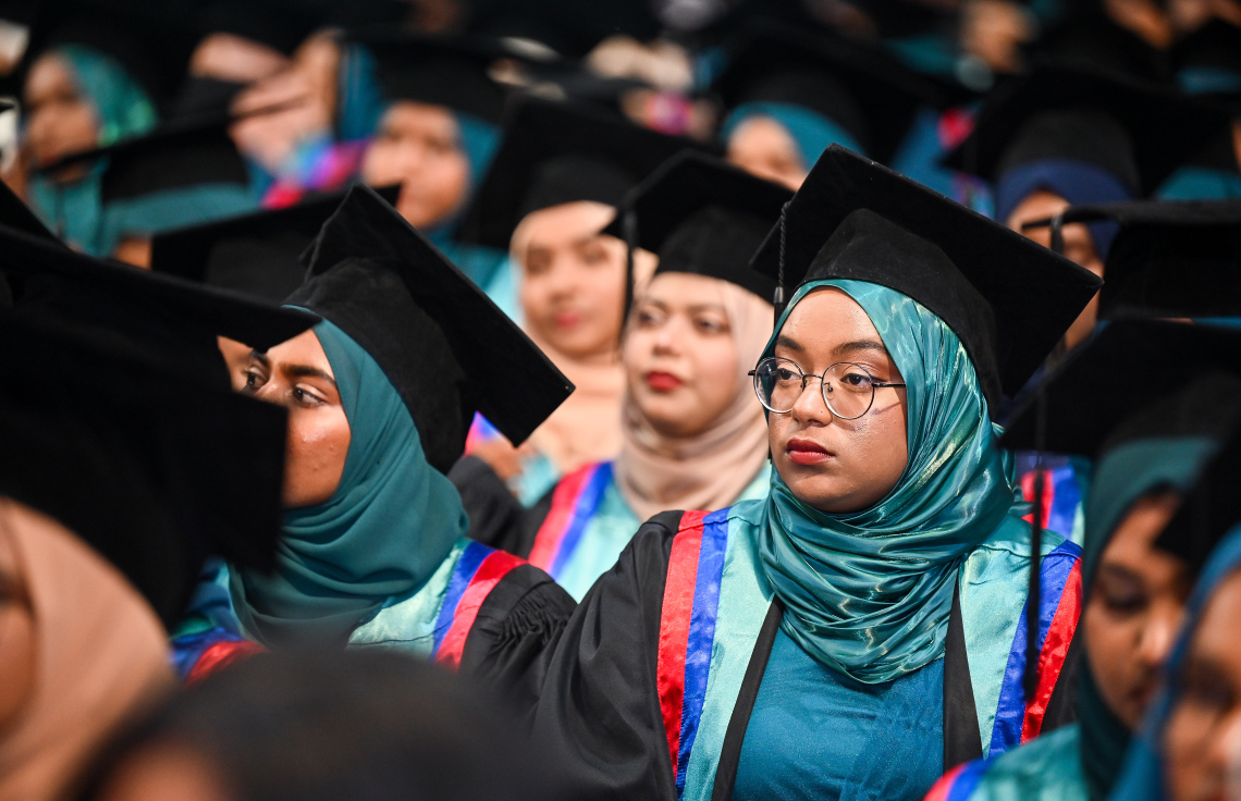 އެމްއައި ކޮލެޖުން މި އަހަރު ގްރެޖުއޭޓްވި ދަރިވަރުން ގްރެޖުއޭޝަން ހަފުލާގައި ބައިވެރިވަނީ.---ފޮޓޯ: ފަޔާޒު މޫސާ| މިހާރު