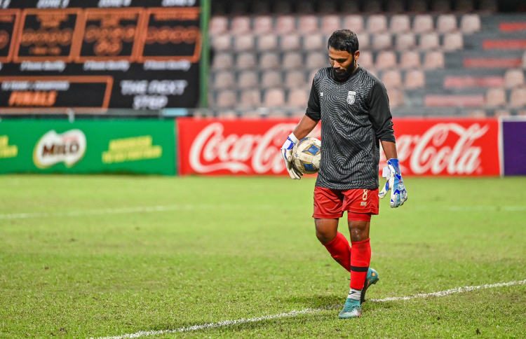 ކީޕަރުގެ އަންގި ލައްވައިގެން ރިލޭ ގޯލަށް