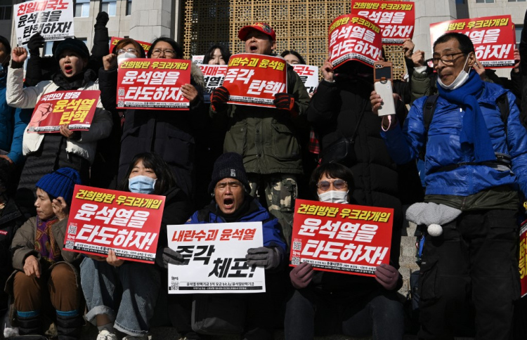 ކުއްލި ހާލަތު އުވައިލިޔަސް، ޔޫންއަށް ޕްރެޝަރު ބޮޑު