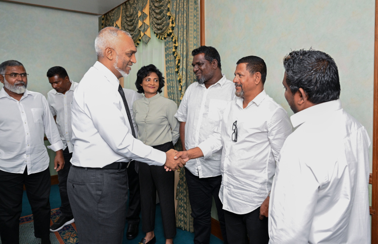 ކަންބޮޑުވުންތަކާ އެކު ކެޔޮޅުން ރައީސްގެ އަރިހަށް!