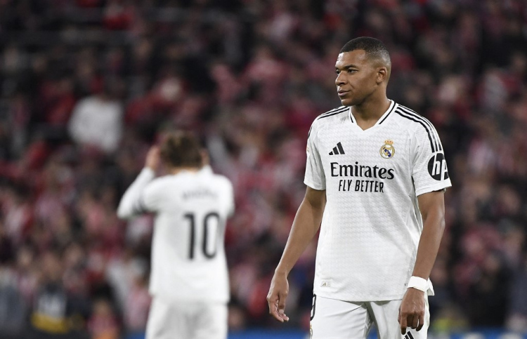 އެމްބާޕޭ ފުރުސަތު ނަގާލުމުން ރެއާލް ބަލިވެއްޖެ