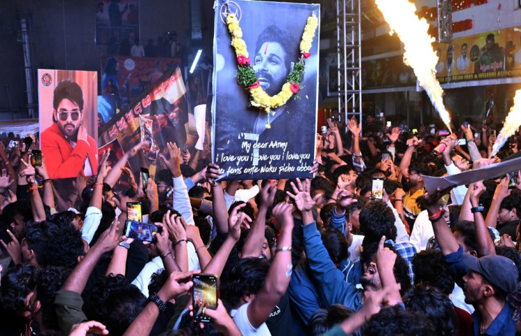 ޕުޝްޕާ އެޅުވި ސިނަމާއެއްގައި ފިތިބާރުވެގެން އެކަކު މަރު