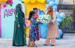 First Lady Sajidha presents the prizes for the children during the event -- Photo: HDC