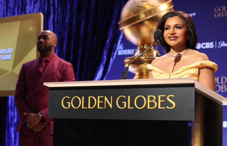 ގޯލްޑެން ގްލޯބްސްގެ ކުރީގައި "އެމިލިއާ ޕެރޭޒް"