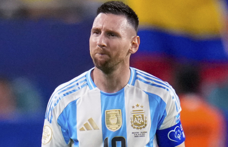 17 އަހަރަށްފަހު ފިފްޕްރޯ ގަދަ 11އިން މެސީ ކަޓައިފި