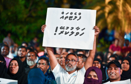 Supporters of MDP attending the "In Defence of the Constitution" event held by the party at Malé Carnival area -- Photo: Nishan Ali | Mihaaru