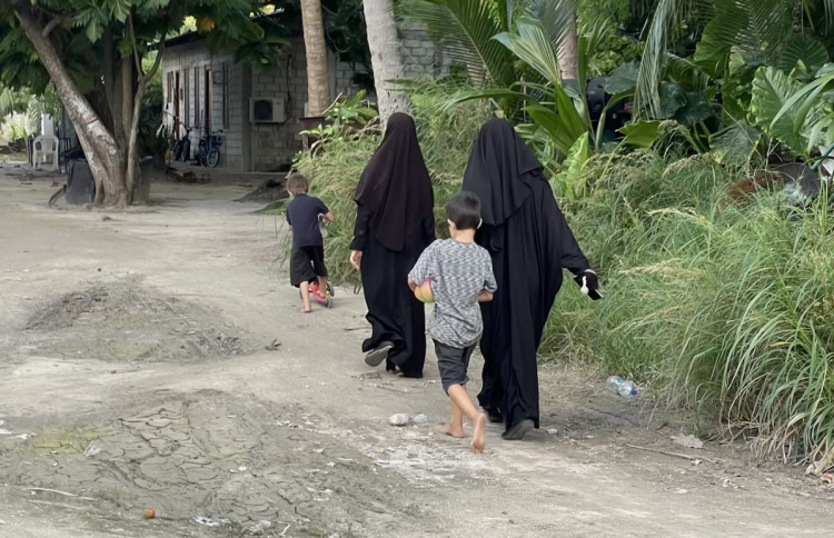 ވިސާ ނެތި ފްރާންސްގެ އާއިލާއެއް ރާއްޖޭގައި 12 އަހަރު