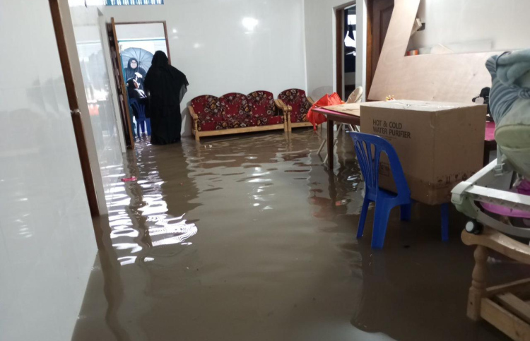 ދެގަޑިއިރު ވެހުނު ވާރެއާ އެކު، ހެނބަދޫ ފެނުއަޑީގައި