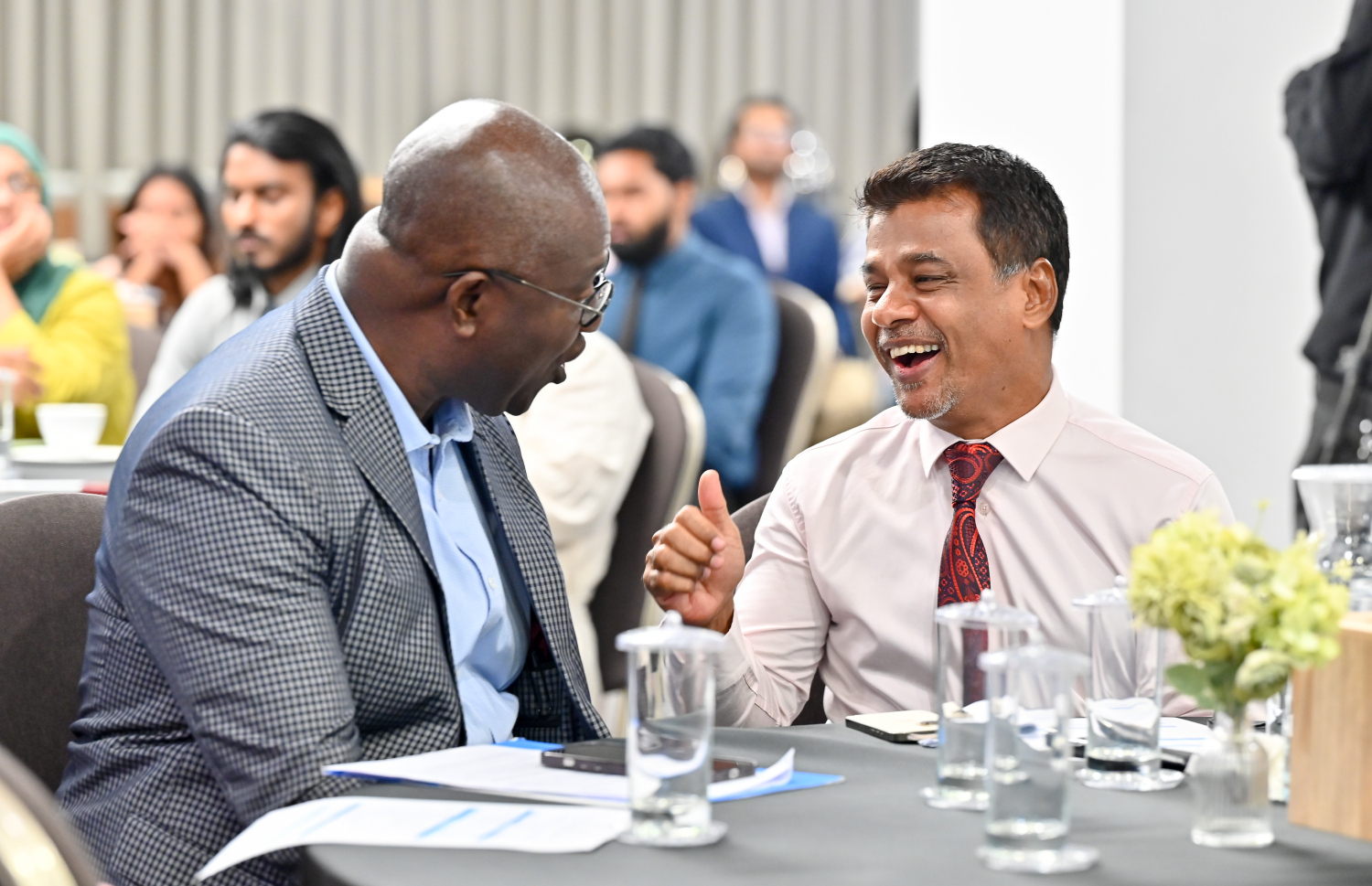 ޔުނިސެފުން އިސް ނަގައިގެން ފަށާފައިވާ ސިލްސިލާ މަޝްވަރާތަކުގެ ތެރެއިން، ދުންފަތުގެ އިސްތިއުމާލު ކުރުން ހުއްޓުވުމާއި ވޭޕް މަނާކުރުން ތަންފީޒުކުރުމުގެ މައުލޫއަށް ބޭއްވި ހަރަކާތް ފެށުމުގެ ރަސްމިއްޔާތުގައި ހެލްތު މިނިސްޓަރު ނާޒިމް އަދި ޔުނިސެފުން ރާއްޖެ ކަނޑައަޅާފައިވާ މަންދޫބު ޑރ. އެޑްވާޑް ވާހަކަދައްކަވަނީ.-- ފޮޓޯ: ނިޝާން އަލީ/ މިހާރު