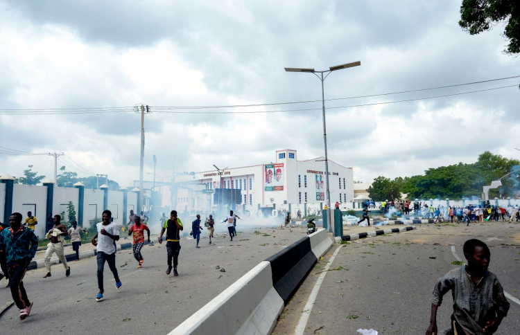 ނައިޖީރިއާގެ ފެއާއެއްގައި ފިތިގެން 35 ކުއްޖަކު މަރު