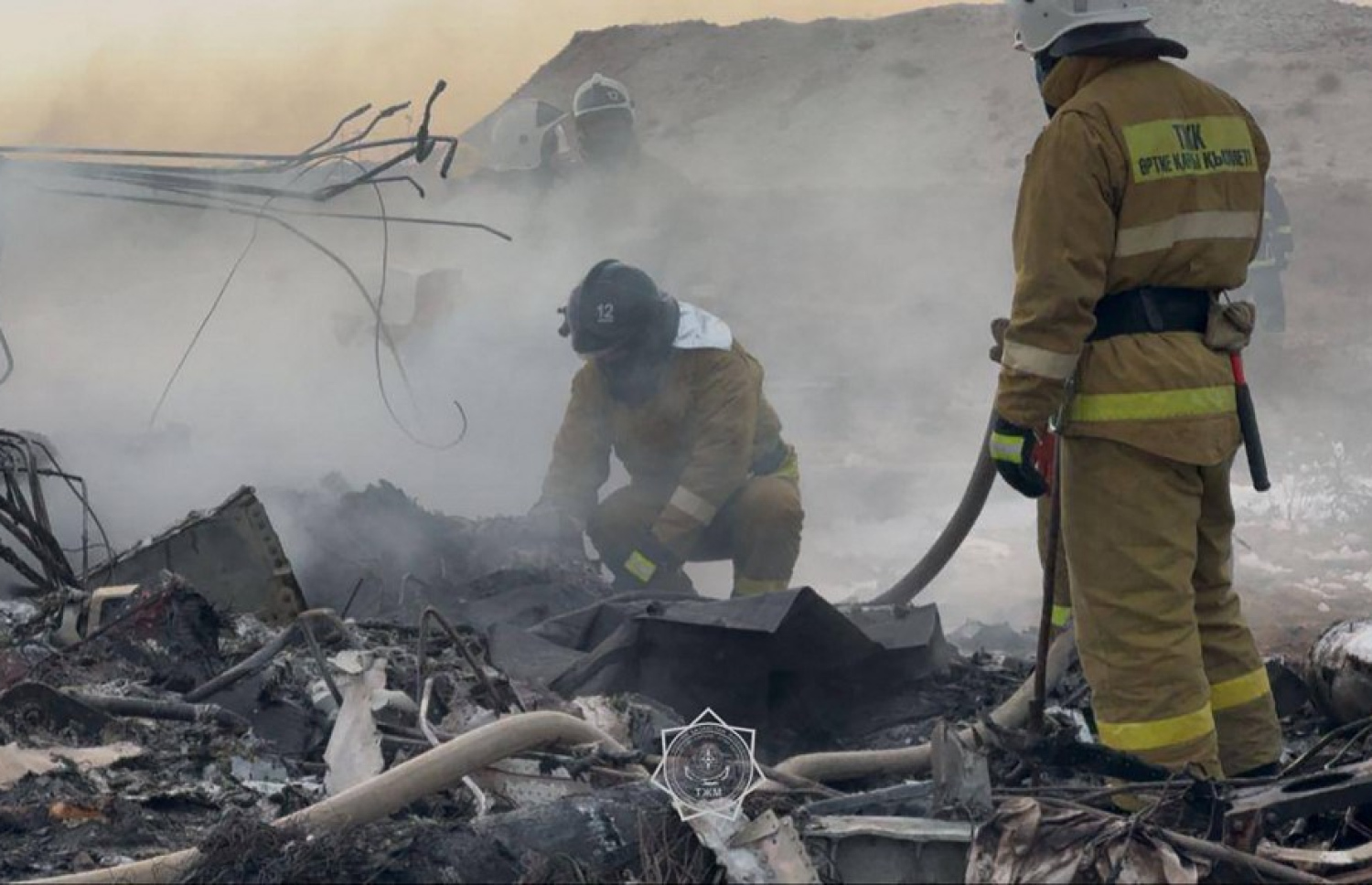 އަޒަރުބައިޖާން އެއާލައިންސްގެ ޕެސެންޖަ ޖެޓް ވެއްޓުމާ އެކު ރޯވި އަލިފާނުގައި އަނދާފައި. -- ފޮޓޯ: އޭއެފްޕީ