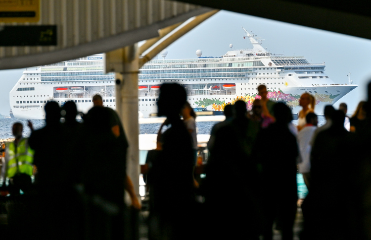 އަހަރުގެ މިހާތަނަށް ޓޫރިސްޓުންގެ އާ ރެކޯޑެއް