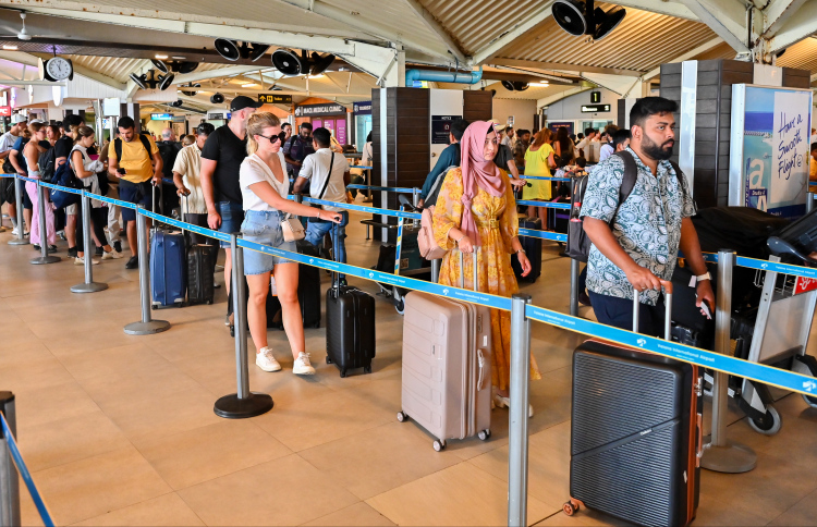 ދަތުރުފަތުރަށް ބުރޫ އެރުމުން ދަތިތައް ބަލަނީ