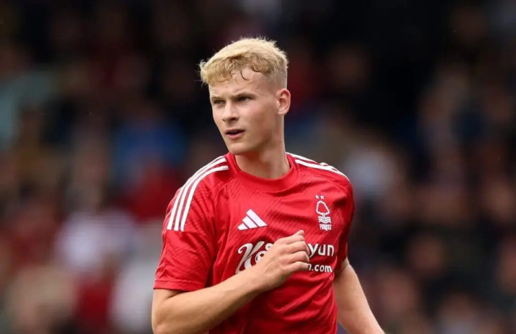 އެކަޑަމީ ޕްލޭޔަރުން ނެރުމުގައި ފޮރެސްޓް 83 އަހަރު