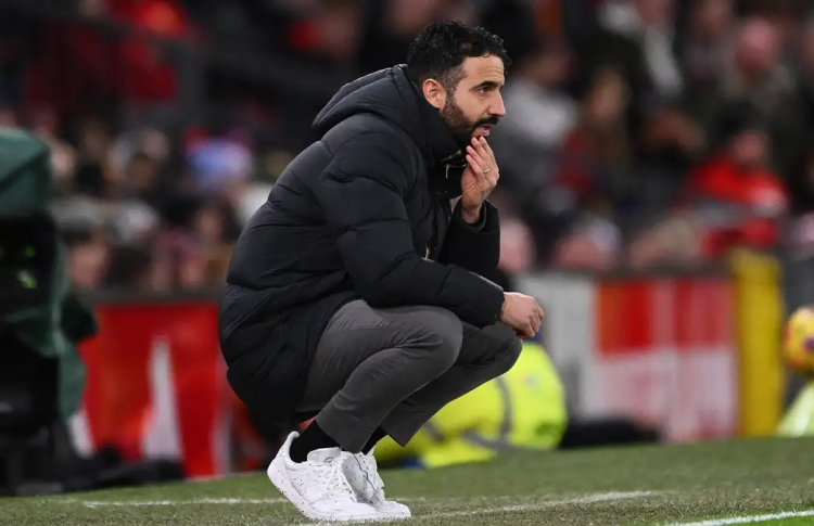 މެންޗެސްޓާ ޔުނައިޓެޑް ރެލިގޭޓް ވެދާނެ: ކޯޗު