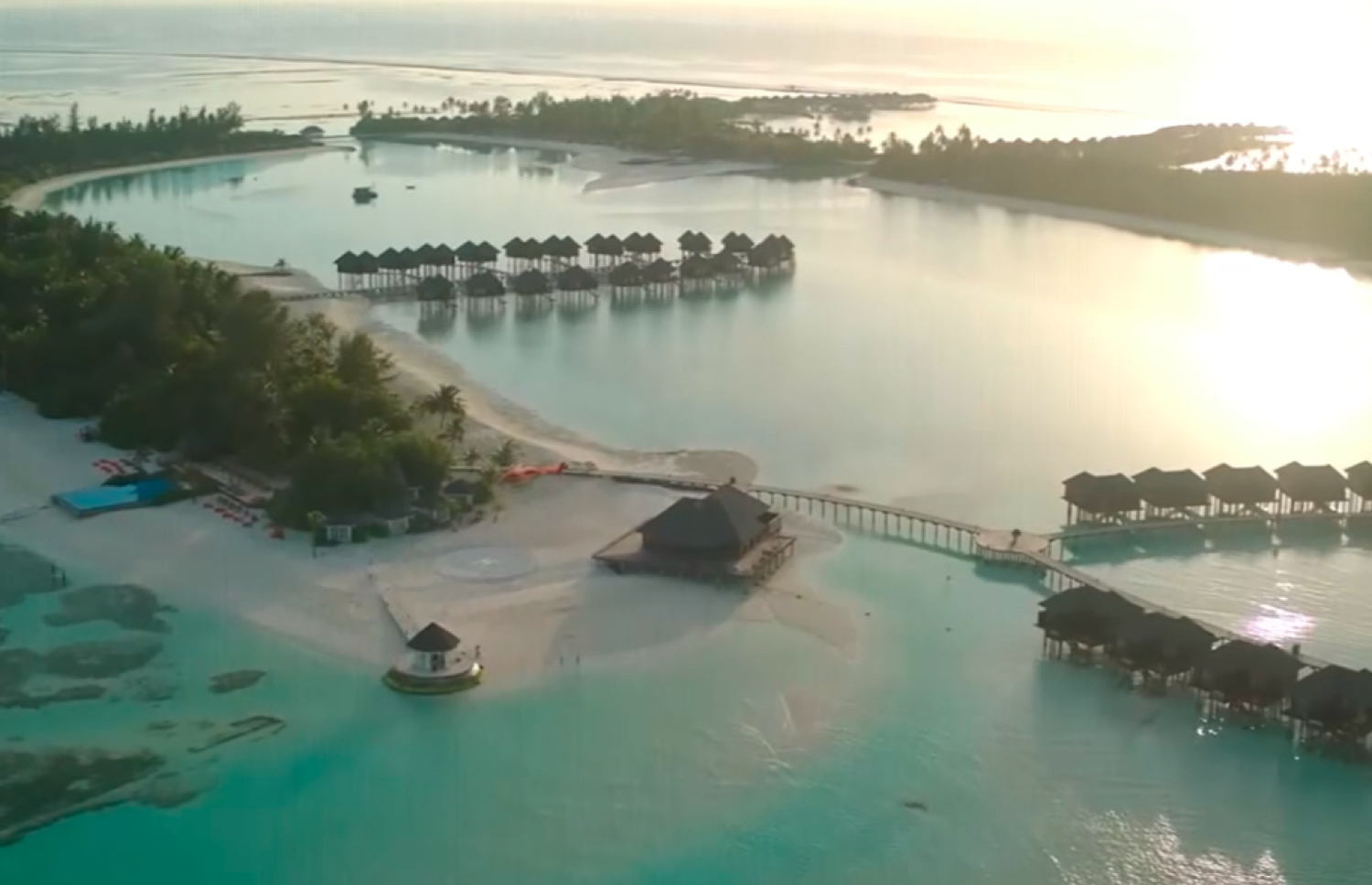 "ޕުޝްޕާ 2"ގައި މަންޒަރެއްގައި ސަން ސިޔާމް އޮޅުވެލި ރިސޯޓު.