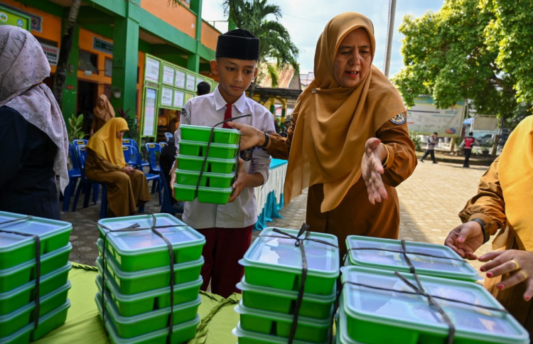 އިންޑޮނީޝިއާގައި ރިޔާސީ ވައުދު ފުއްދަން ހިލޭ ކާންދެނީ