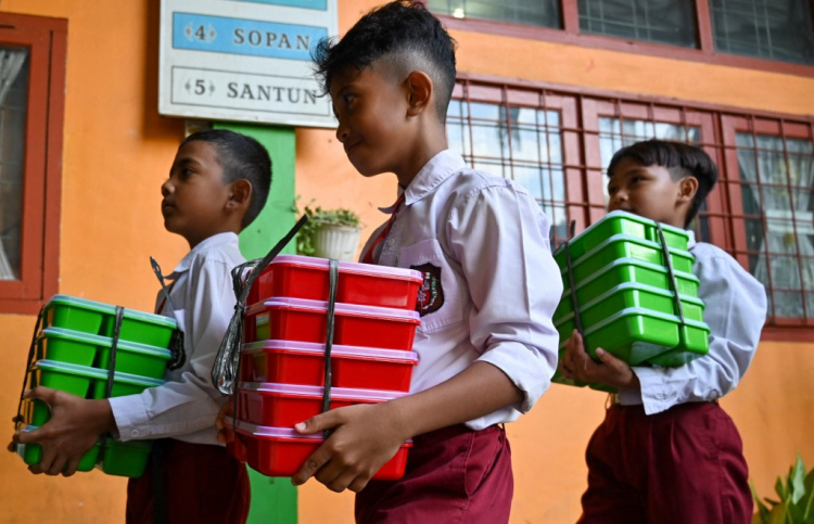 އިންޑޮނީޝިއާގެ ހިލޭ ނާސްތާ ޕްރޮގްރާމުން ކާނާ ވިހަވަނީ