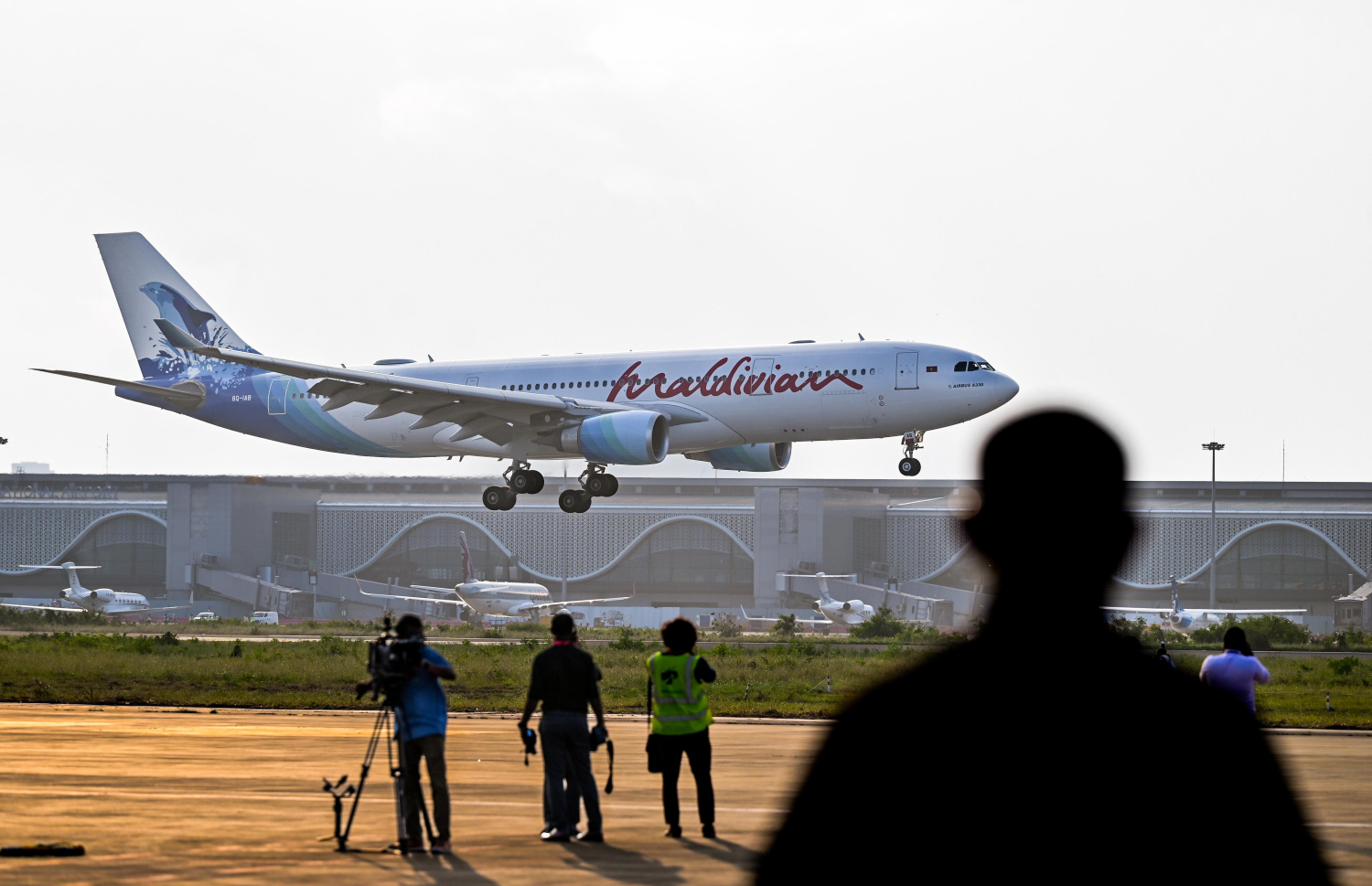 މޯލްޑިވިއަން އެއާޕައިންގެ ފުރަތަމަ ވައިޑް ބޮޑީ ބޯޓު ވެލާނާ އިންޓަނޭޝަނަލް އެއާޕޯޓަށް މިއަދު ހަވީރު ޖައްސަނީ.---ފޮޓޯ: ނިޝާން އަލީ| މިހާރު