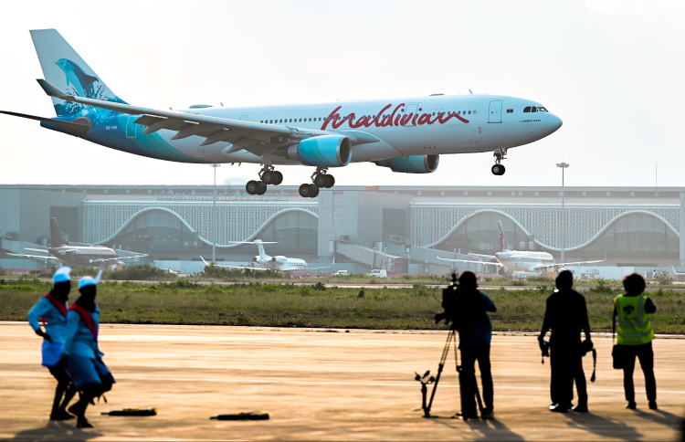 އެއާބަސް އޭ330 ގެ ފުރަތަމަ ދަތުރު ޗެންގްޑޫއަށް