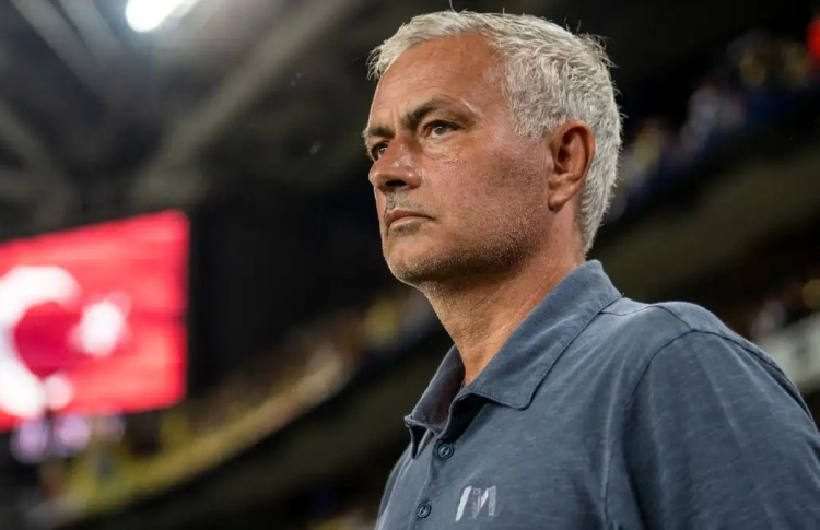 ރެފްރީންނާ ހެދި ތުރުކީ ލީގު ވަނީ ވިހަވެފައި: މޮރީނިއޯ