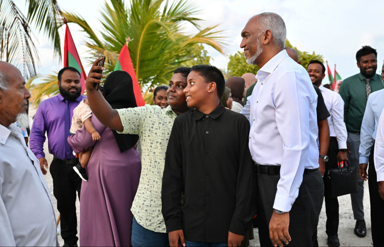ރ. އަތޮޅުގެ 11 ރަށަކަށް ރައީސް ފުރާވަޑައިގެންފި