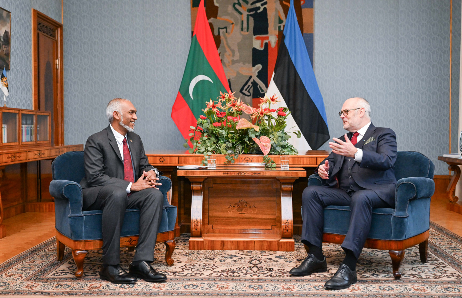 ރައީސް މުއިއްޒާއި އެސްޓޯނިއާގެ ރައީސް ކަރިސް އިއްޔެ ބައްދަލުކުރައްވަނީ.---ފޮޓޯ: ރައީސް އޮފީސް