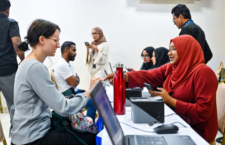 ފީތައް ދައްކަން އެއްބަސްވުމުން ވޯކް ޕާމިޓުތައް ބާތިލު