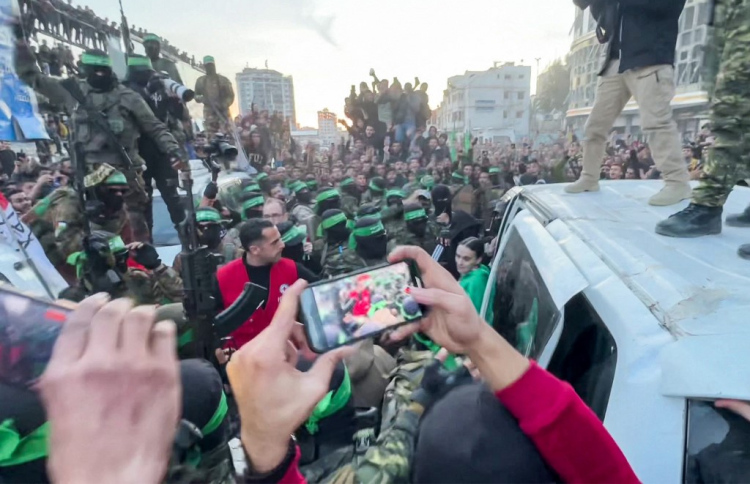 ޣައްޒާ އެއްބަސްވުމަށް އަމަލުކުރަން ފަށައިފި