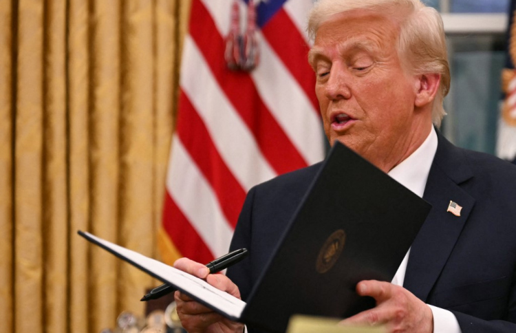 އެމެރިކާގެ ޓެރިފުން އިލެކްޓްރޯނިކް ސާމާނު އުނިކޮށްފި