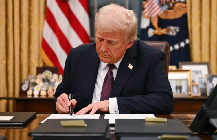 ޑްރަގް ކާޓެލްތަކާ ދެކޮޅަށް އެމެރިކާ އަސްކަރިއްޔާ ނެރެނީ