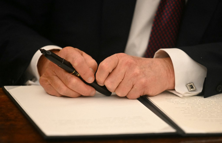 ފަލަސްތީނު މީހުން އެމެރިކާއަށް ވަނުން މަނާކޮށްފި