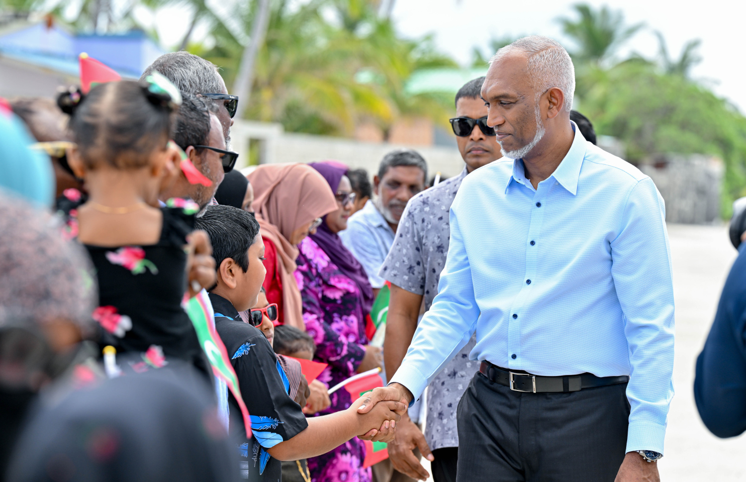 ރައީސް ޑރ. މުހައްމަދު މުއިއްޒު ރ. ރަސްގެތީމަށް ވަޑައިގަތުމުން އެރަށުން މަރުހަބާ ދަންނަވަނީ.