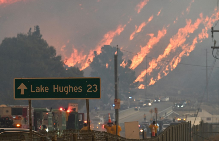 އެލްއޭގައި އިތުރު އަލިފާންގަނޑުތަކެއް، ބާރަށް ފެތުރެނީ