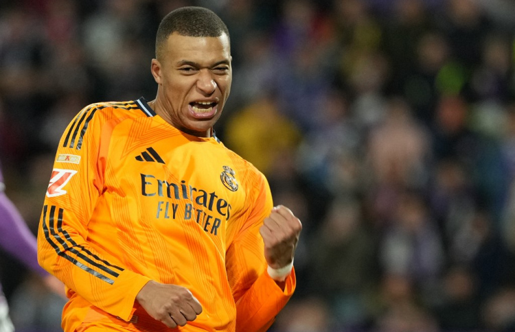 އެމްބާޕޭގެ ފުރަތަމަ ހެޓްރިކުން ރެއާލަށް ބޮޑު ލީޑެއް