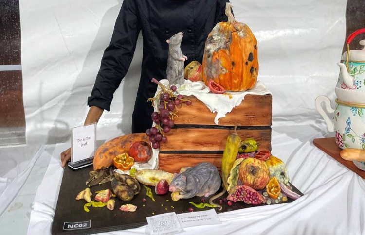 "ދަ ރޮޓަން ފީސްޓް" ކޭކު. މި ކެޓަގަރީގައި އެއް ވަނަ ލިބުނީ މިއްކޮގެ މި ކޭކަށް.