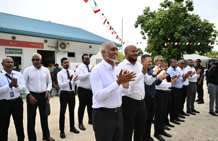 ދެ ދުވަހުގެ ދަތުރުފުޅެއްގައި ރައީސް އއ. އަތޮޅަށް