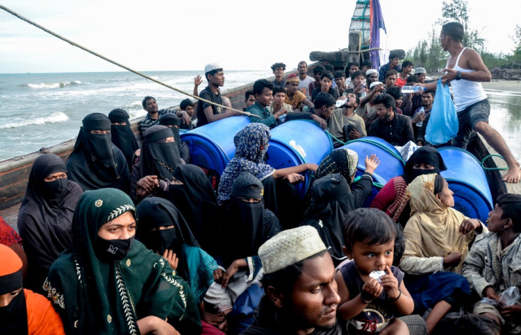 ރޮހިންޖާއިންގެ 427 މީހަކު "ގެނބިގެން މަރުވެއްޖެ"