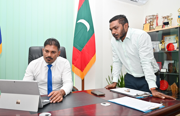 ސަސްޕެންޑްކުރި މައްސަލާގައި ތިނަދޫ މޭޔަރު ކޯޓަށް