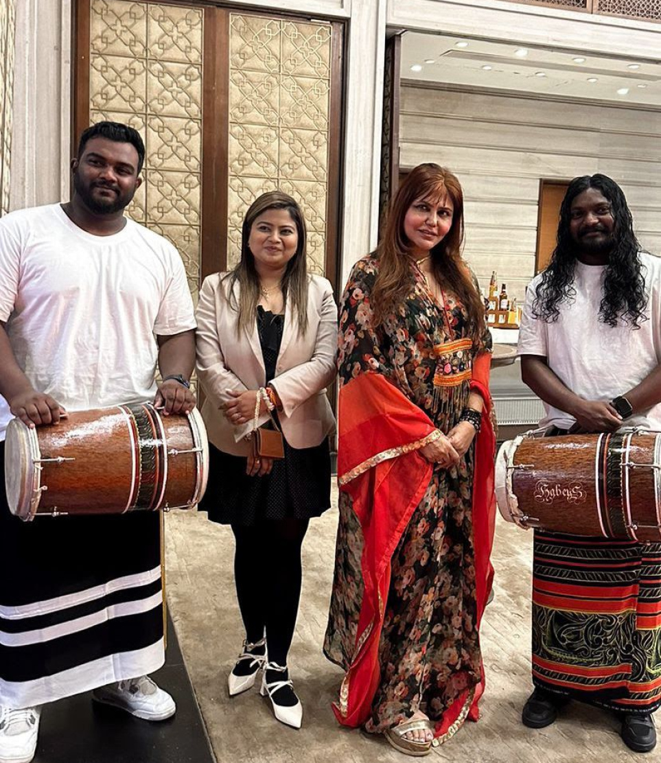 އިންޑިއާގައި ރާއްޖޭގެ ޓޫރިޒަމް ޕްރޮމޯޓްކުރުމަށް ސެލެބްރިޓީންނާއި އިންފްލުއެންސަރުންނާ އެކު ބޭއްވި "މޯލްޑިވިއަން ނައިޓް".-- ފޮޓޯ: އެމްއެމްޕީއާރުސީ