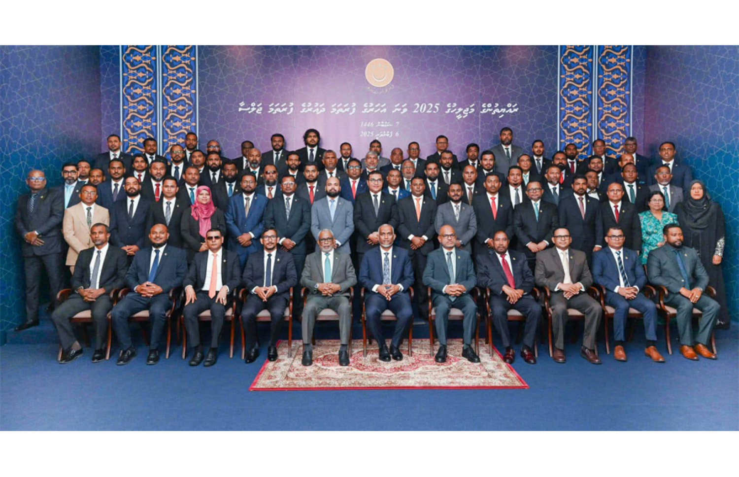 ޕީއެންސީގެ މަޖިލިސް މެންބަރުން ރައީސް ޑރ. މުހައްމަދު މުއިއްޒުއާ އެކު