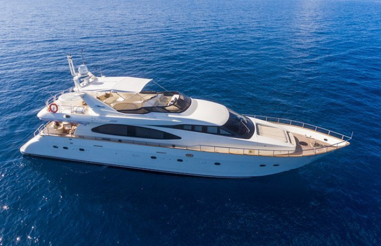 އޭޑީކޭ ގުރޫޕްގެ ޔޮޓެއްގައި ރޯވެ އަޑިއަށް ހިނގައްޖެ