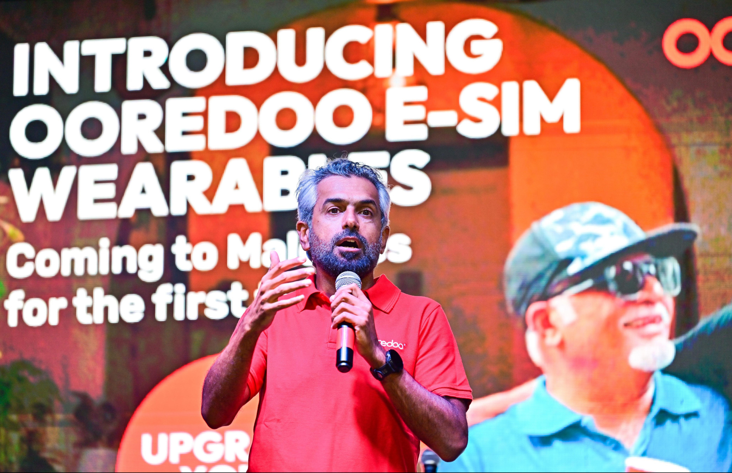 އުރީދޫގެ ސީއީއޯ ހާލިދު އަލް ހަމާދީ އީސިމް ވެއަރަބަލްސް ތައާރަފްކުރުމުގެ ރަސްމިއްޔާތުގައި ވާހަކަ ދައްކަވަނީ. -- ފޮޓޯ: ފަޔާޒް މޫސާ | މިހާރު