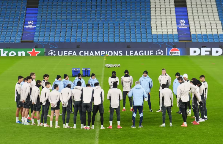 ޑިފެންސް ކުއްލި ހާލަތުގައި އޮވެ ރެއާލުން ކްލެސިކޯއަކަށް