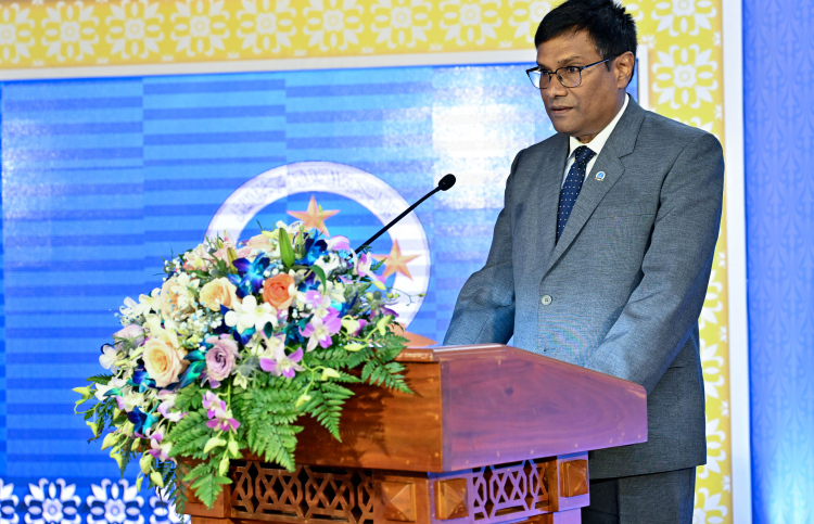 އުއްތަމަ ފަނޑިޔާރު ރިޓަޔާކުރައްވަން ހުށަހަޅުއްވައިފި