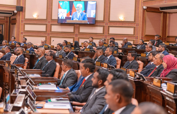 އިދާރާތަކުގެ މުސާރަ ކުޑަކުރަން ނުފެންނަކަމަށް ފާސްކޮށްފި