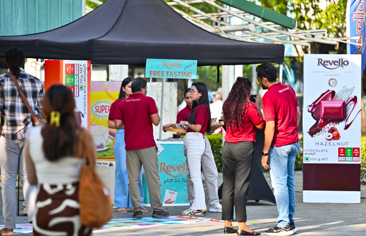 ޗޮކްލެޓީ, ރަހަމީރު ރެވެލޯ ޗޮކްލެޓަށް ބޮޑު ތަރުހީބެއް!